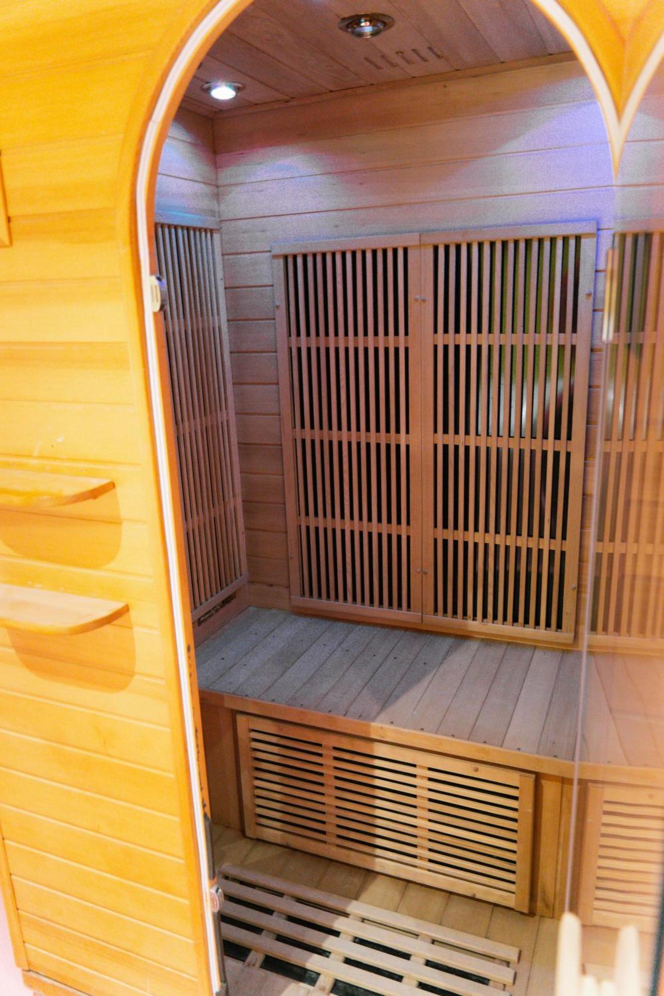 Capsule Girl Power Spa - Balneo - Sauna - Karaoke - Billard - 2 Chambres 沙勒罗瓦 外观 照片