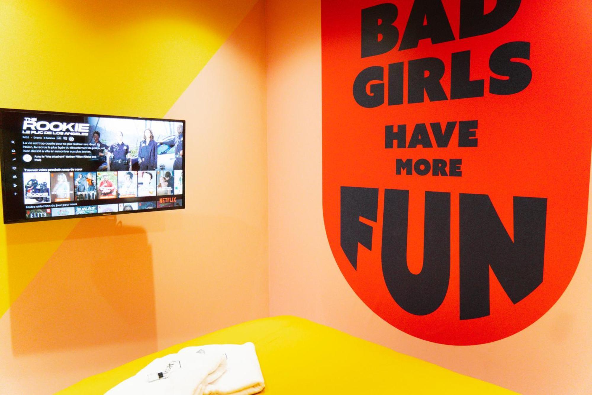 Capsule Girl Power Spa - Balneo - Sauna - Karaoke - Billard - 2 Chambres 沙勒罗瓦 外观 照片