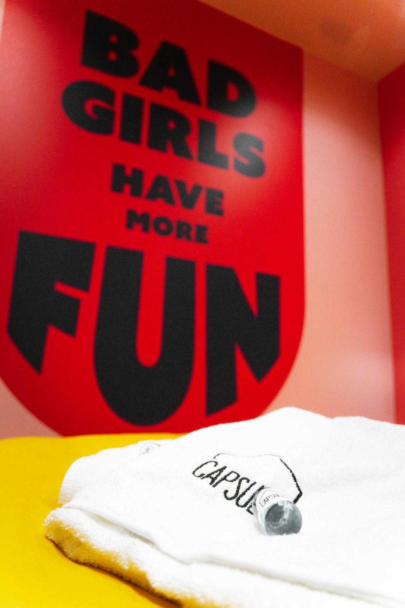 Capsule Girl Power Spa - Balneo - Sauna - Karaoke - Billard - 2 Chambres 沙勒罗瓦 外观 照片