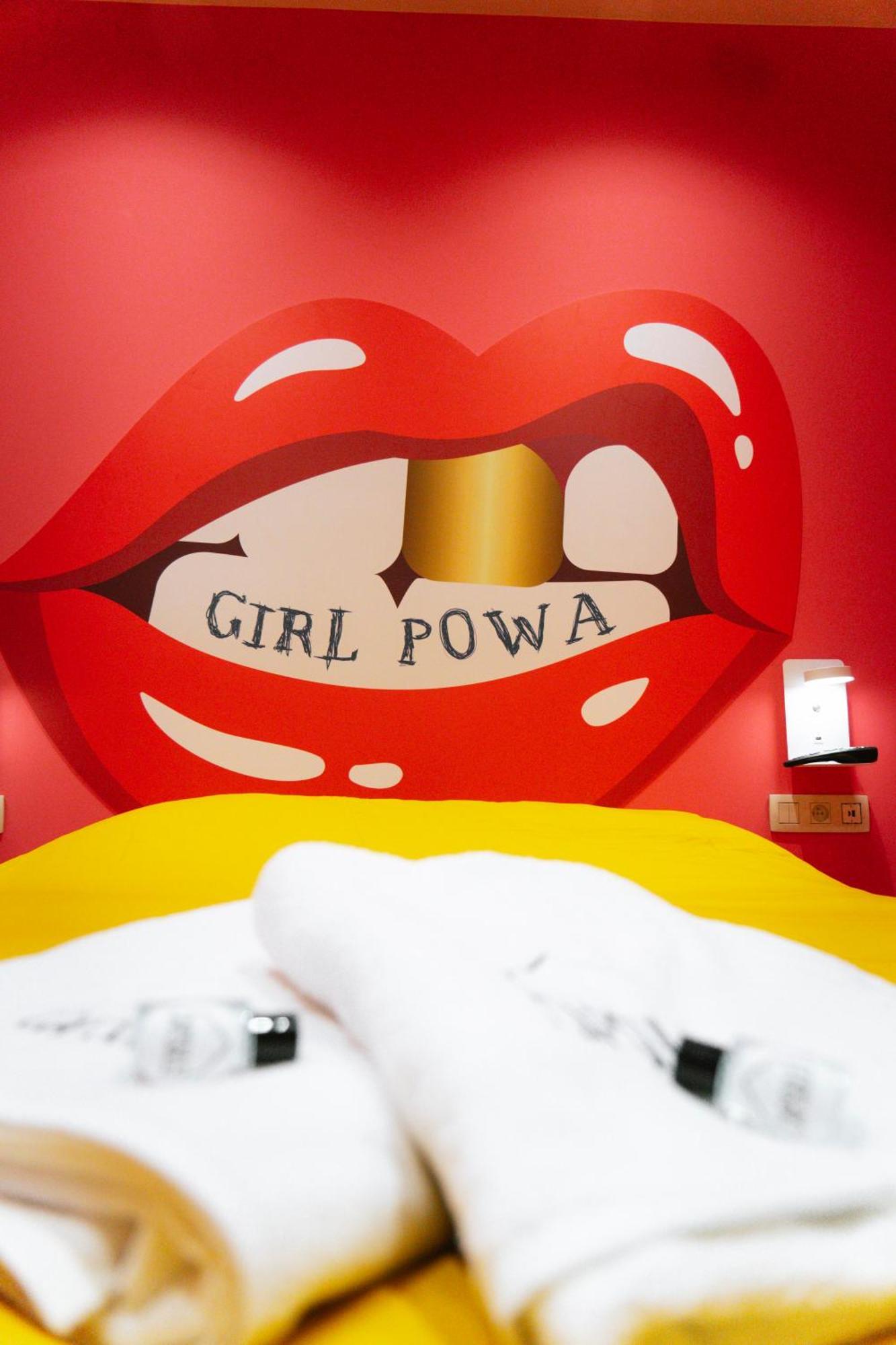 Capsule Girl Power Spa - Balneo - Sauna - Karaoke - Billard - 2 Chambres 沙勒罗瓦 外观 照片